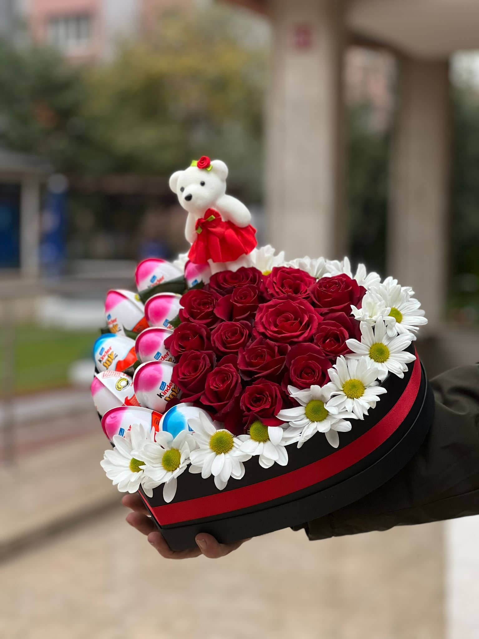 Kalp Kutuda 15 Gül ve Papatya Tasarımı